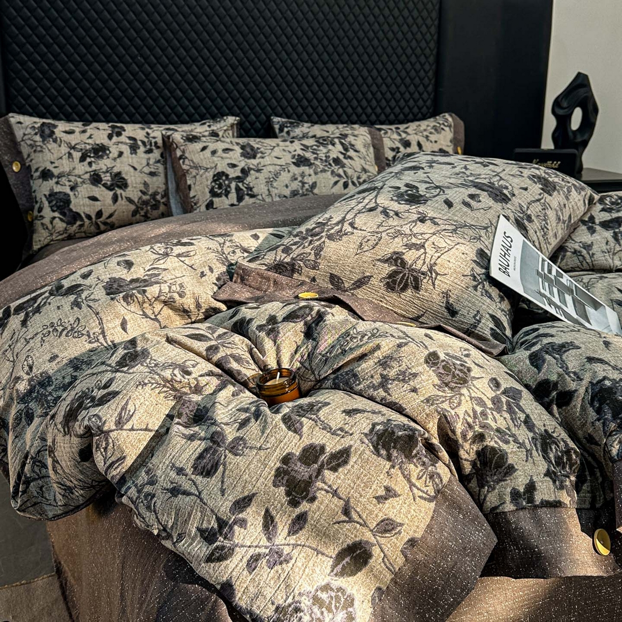 91家纺网 家纺一手货源 找家纺 晚爱家纺（原晚安家居） 2026新款加厚双层纱原麻纽扣款四件套 水墨玫瑰