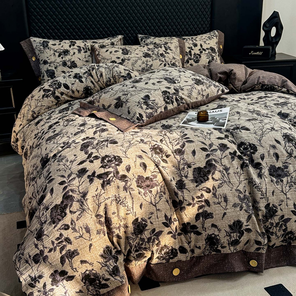 91家纺网 家纺一手货源 找家纺 晚爱家纺（原晚安家居） 2026新款加厚双层纱原麻纽扣款四件套 水墨玫瑰