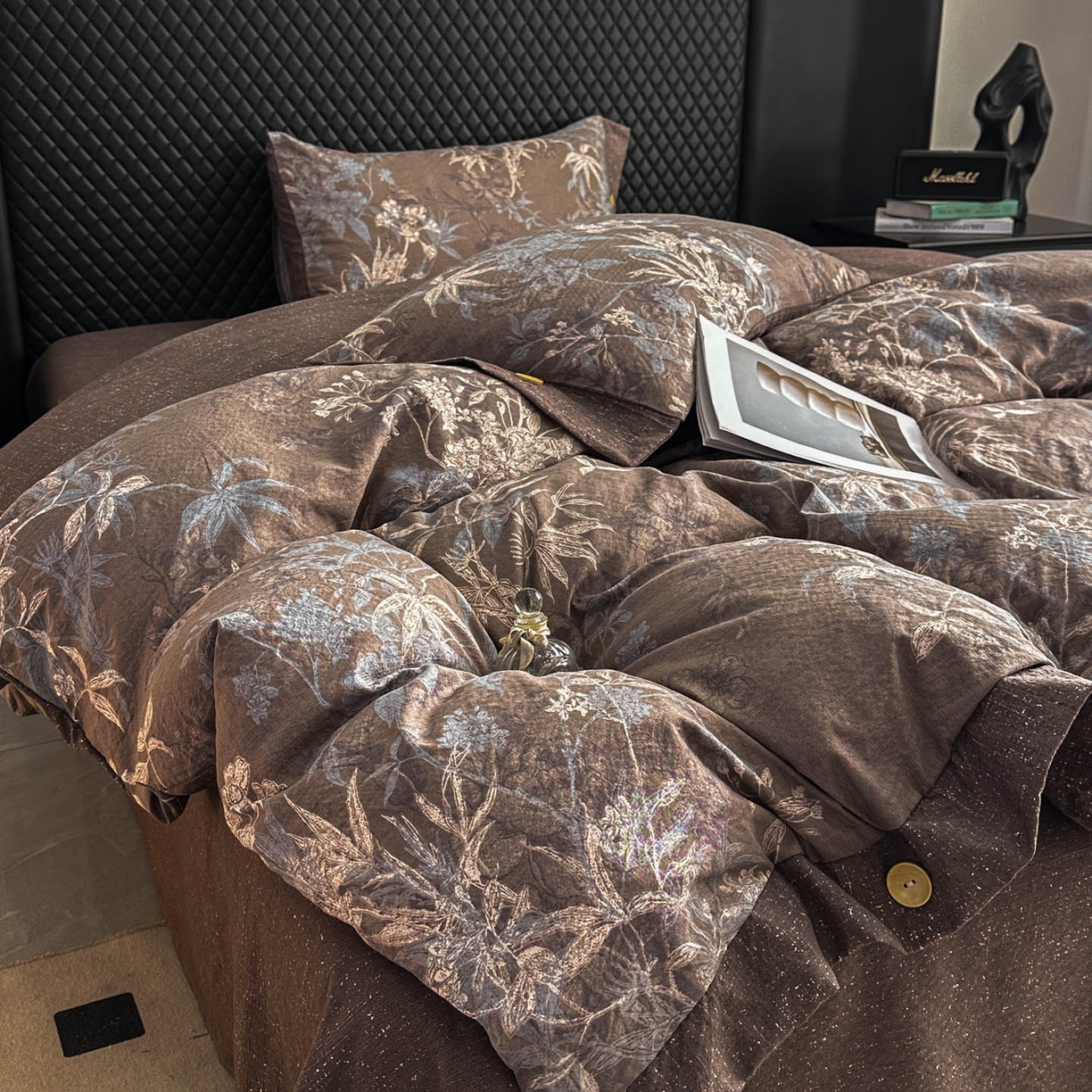 91家纺网 家纺一手货源 找家纺 晚爱家纺（原晚安家居） 2026新款加厚双层纱原麻纽扣款四件套 叶影