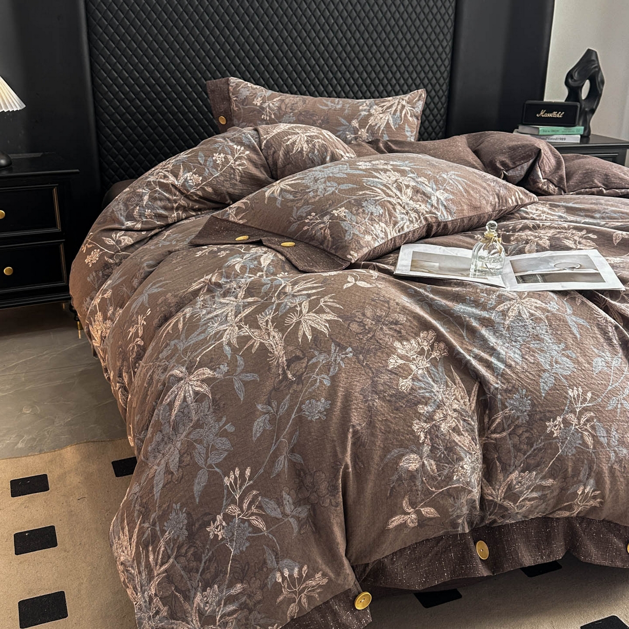 91家纺网 家纺一手货源 找家纺 晚爱家纺（原晚安家居） 2026新款加厚双层纱原麻纽扣款四件套 叶影