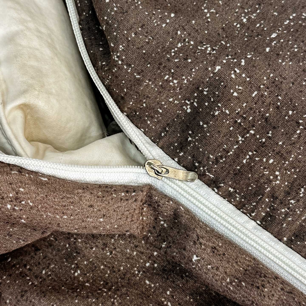 91家纺网 家纺一手货源 找家纺 晚爱家纺（原晚安家居） 2026新款加厚双层纱原麻纽扣款四件套 约定咖