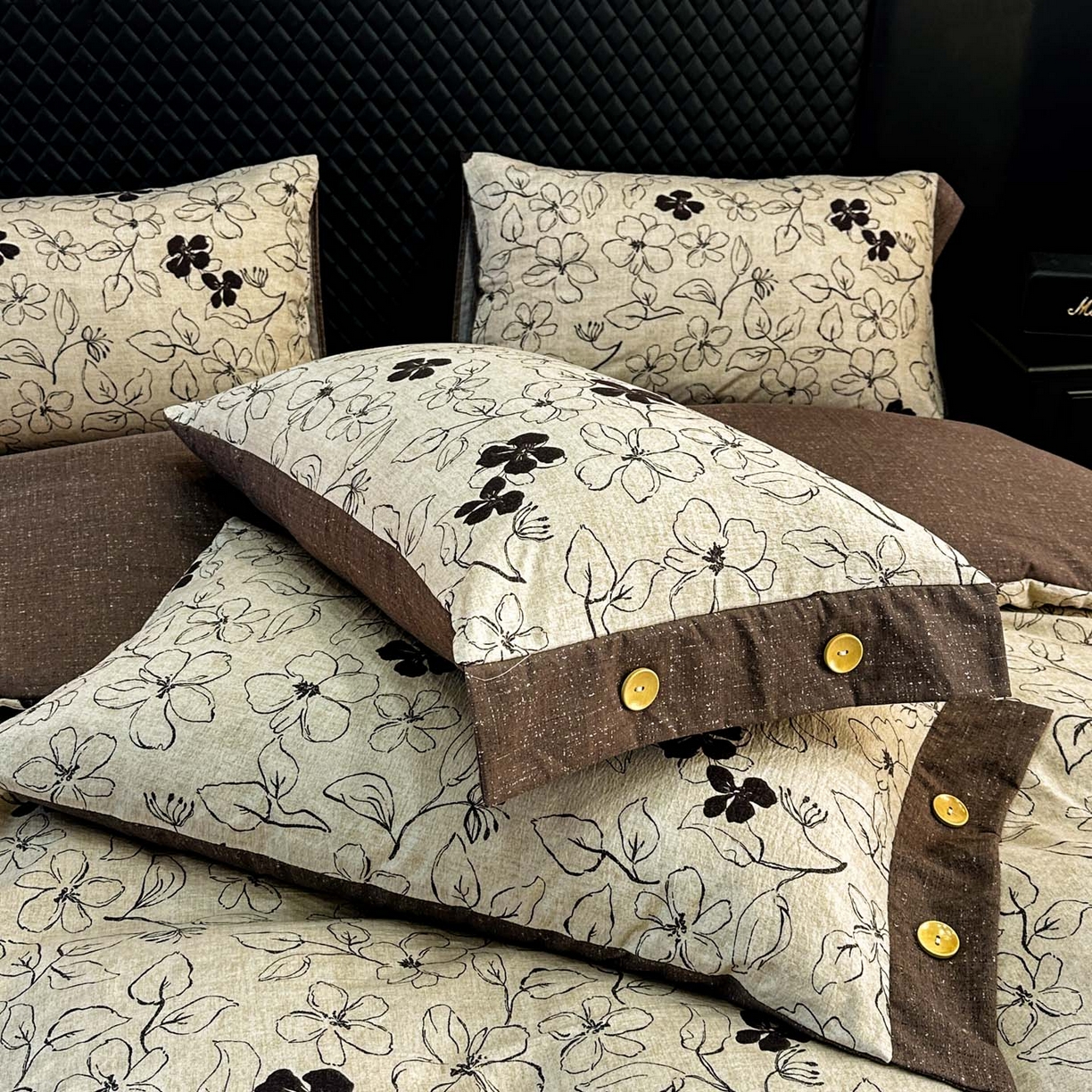 91家纺网 家纺一手货源 找家纺 晚爱家纺（原晚安家居） 2026新款加厚双层纱原麻纽扣款四件套 约定咖