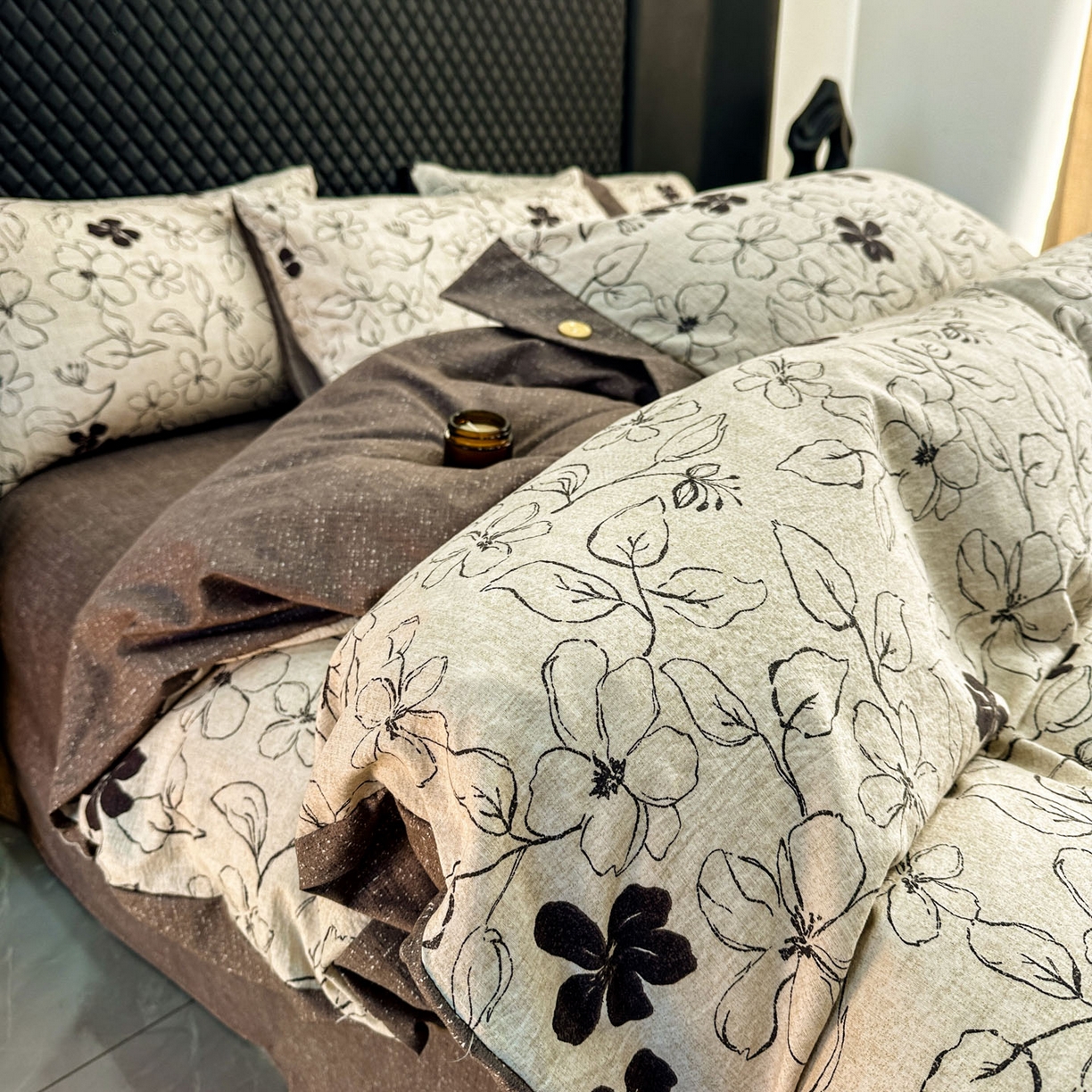 91家纺网 家纺一手货源 找家纺 晚爱家纺（原晚安家居） 2026新款加厚双层纱原麻纽扣款四件套 约定咖