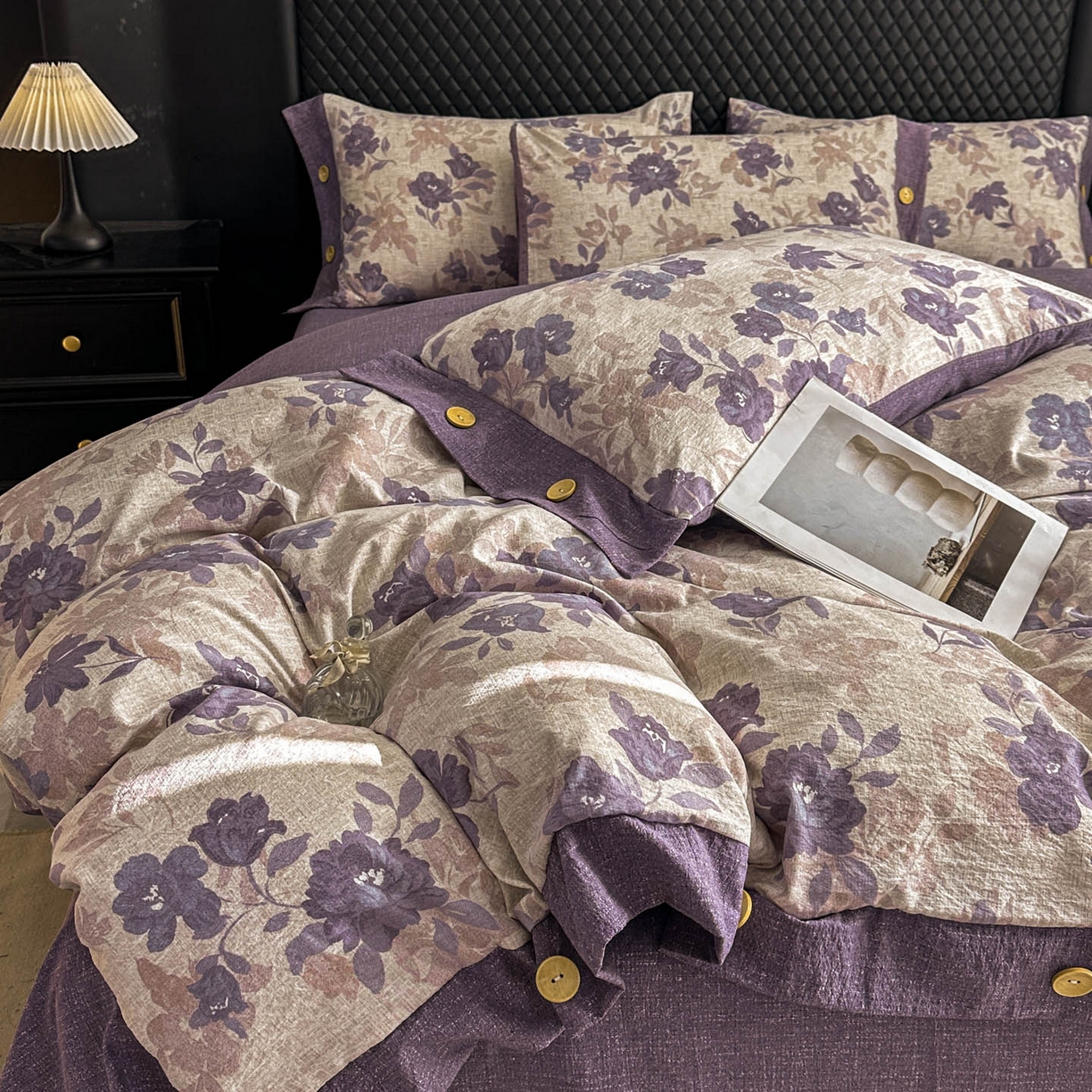 91家纺网 家纺一手货源 找家纺 晚爱家纺（原晚安家居） 2026新款加厚双层纱原麻纽扣款四件套 紫色花漾