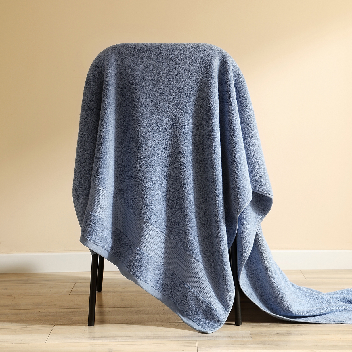 91家纺网 家纺一手货源 找家纺 朴尔家纺-毛巾被 2026新款纯色全棉缎档加大加厚浴巾-晨雾 晚波蓝 90x180cm/条