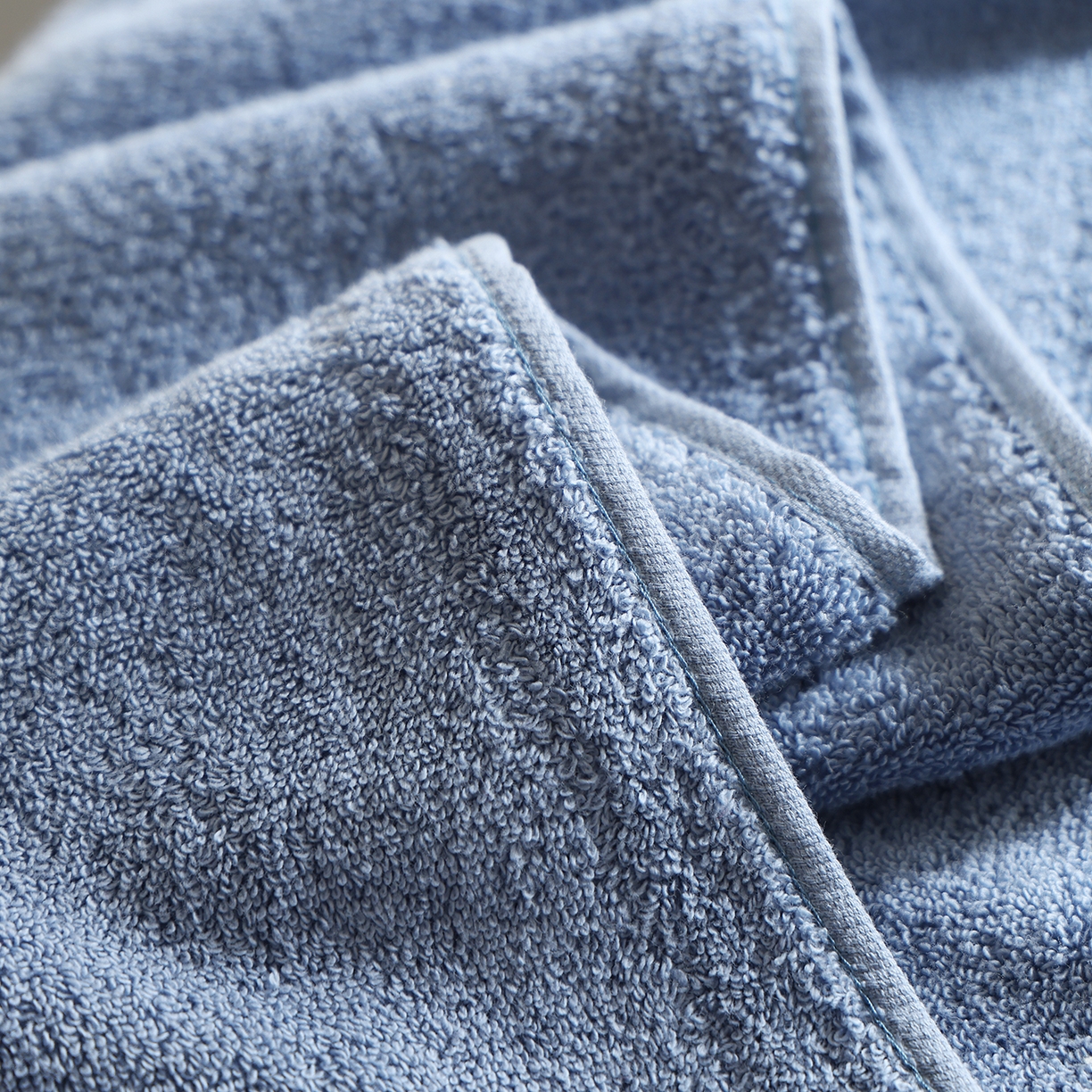 91家纺网 家纺一手货源 找家纺 朴尔家纺-毛巾被 2026新款纯色全棉缎档加大加厚浴巾-晨雾 晚波蓝 90x180cm/条