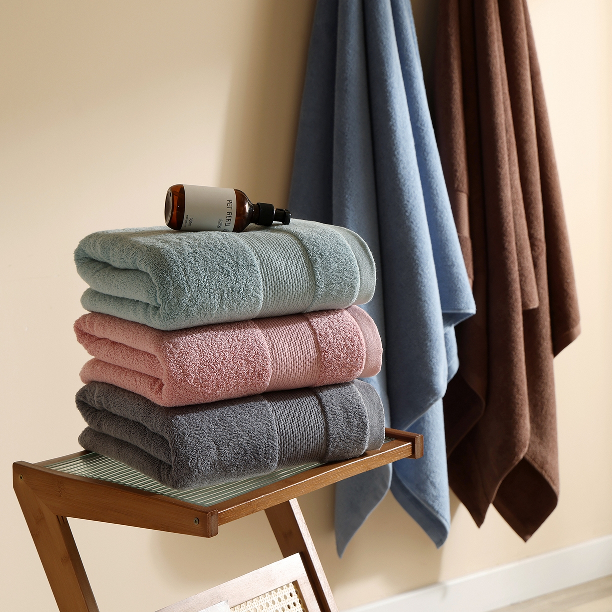 91家纺网 家纺一手货源 找家纺 朴尔家纺-毛巾被 2026新款纯色全棉缎档加大加厚浴巾-晨雾 组合图（仅供展示不可下单） 90x180cm/条