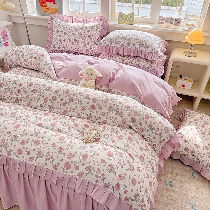 91家纺网 家纺一手货源 找家纺 缦彩 2026新款纯棉花卉公主风大花边床裙四件套 时花令-红