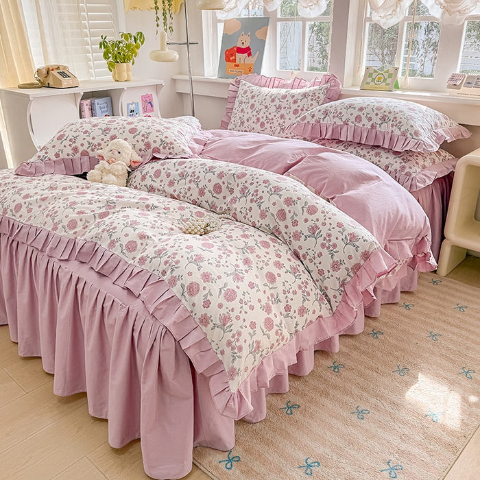 91家纺网 家纺一手货源 找家纺 缦彩 2026新款纯棉花卉公主风大花边床裙四件套 时花令-红