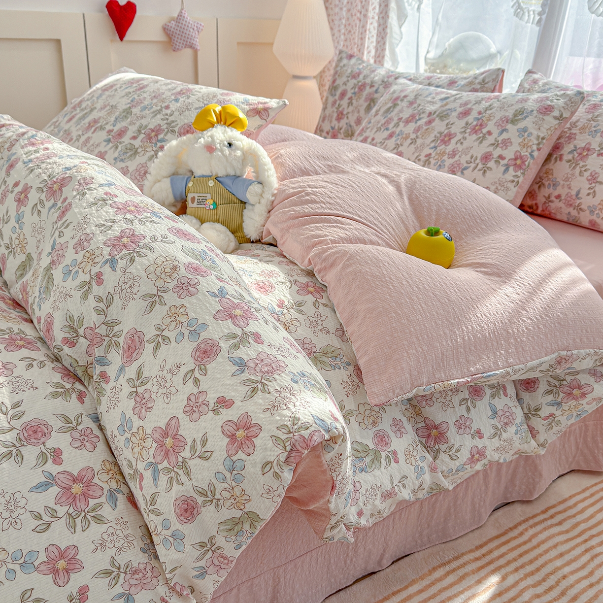 91家纺网 家纺一手货源 找家纺 （总）竹合家纺 2026春夏新品高克重A类泡芙纱泡泡皱皱纱四件套,温莎粉,晚安宝贝,条纹腊肠狗,禾里,熊先生,西雅图,幽兰花谷,侏罗纪,花中小熊,复古结美,约定一粉,梅果小兔,星星仔,爱心点点,浅唱花语,爱心小熊,初见一蓝,马到成功,紫色花园,紫萱花开,豹纹KT猫,波西米亚蓝,赫本印象