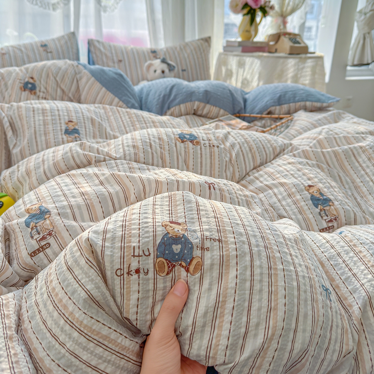 91家纺网 家纺一手货源 找家纺 竹合家纺 2026春夏新品高克重A类泡芙纱泡泡皱皱纱四件套 熊先生