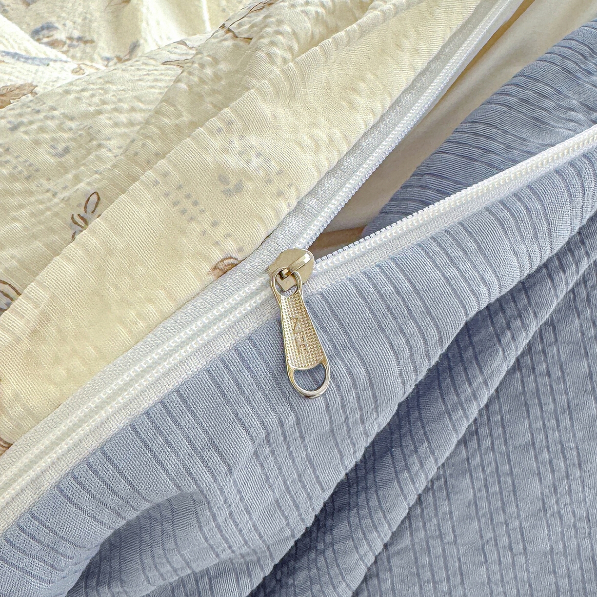 91家纺网 家纺一手货源 找家纺 竹合家纺 2026春夏新品高克重A类泡芙纱泡泡皱皱纱四件套 幽兰花谷