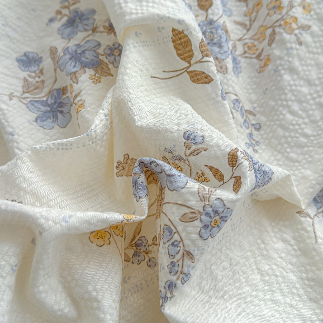 91家纺网 家纺一手货源 找家纺 竹合家纺 2026春夏新品高克重A类泡芙纱泡泡皱皱纱四件套 幽兰花谷