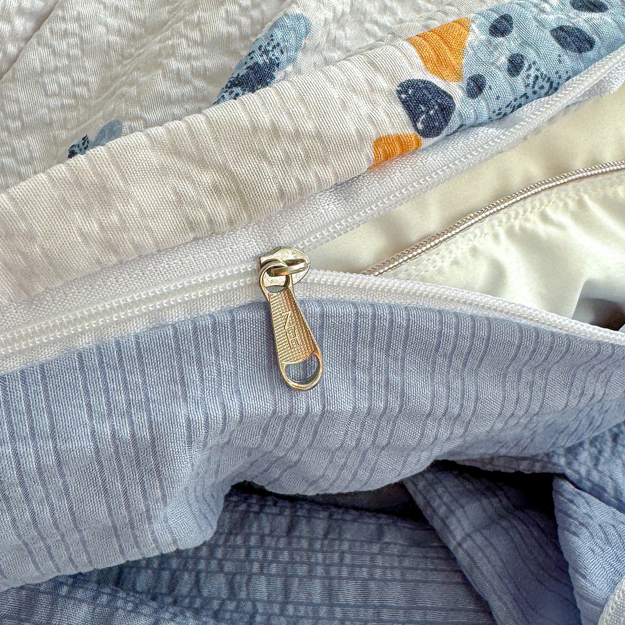 91家纺网 家纺一手货源 找家纺 竹合家纺 2026春夏新品高克重A类泡芙纱泡泡皱皱纱四件套 侏罗纪