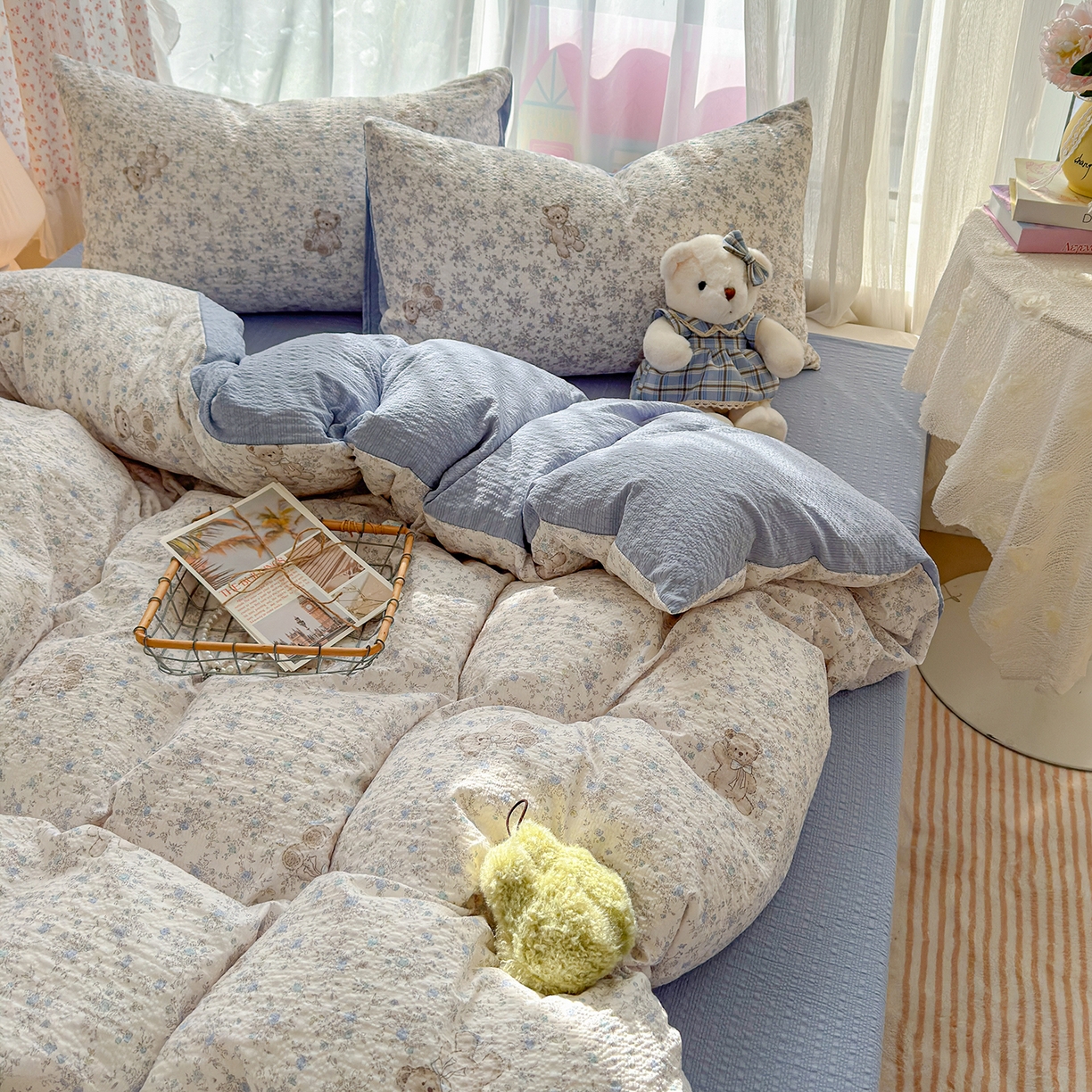 91家纺网 家纺一手货源 找家纺 竹合家纺 2026春夏新品高克重A类泡芙纱泡泡皱皱纱四件套 花中小熊