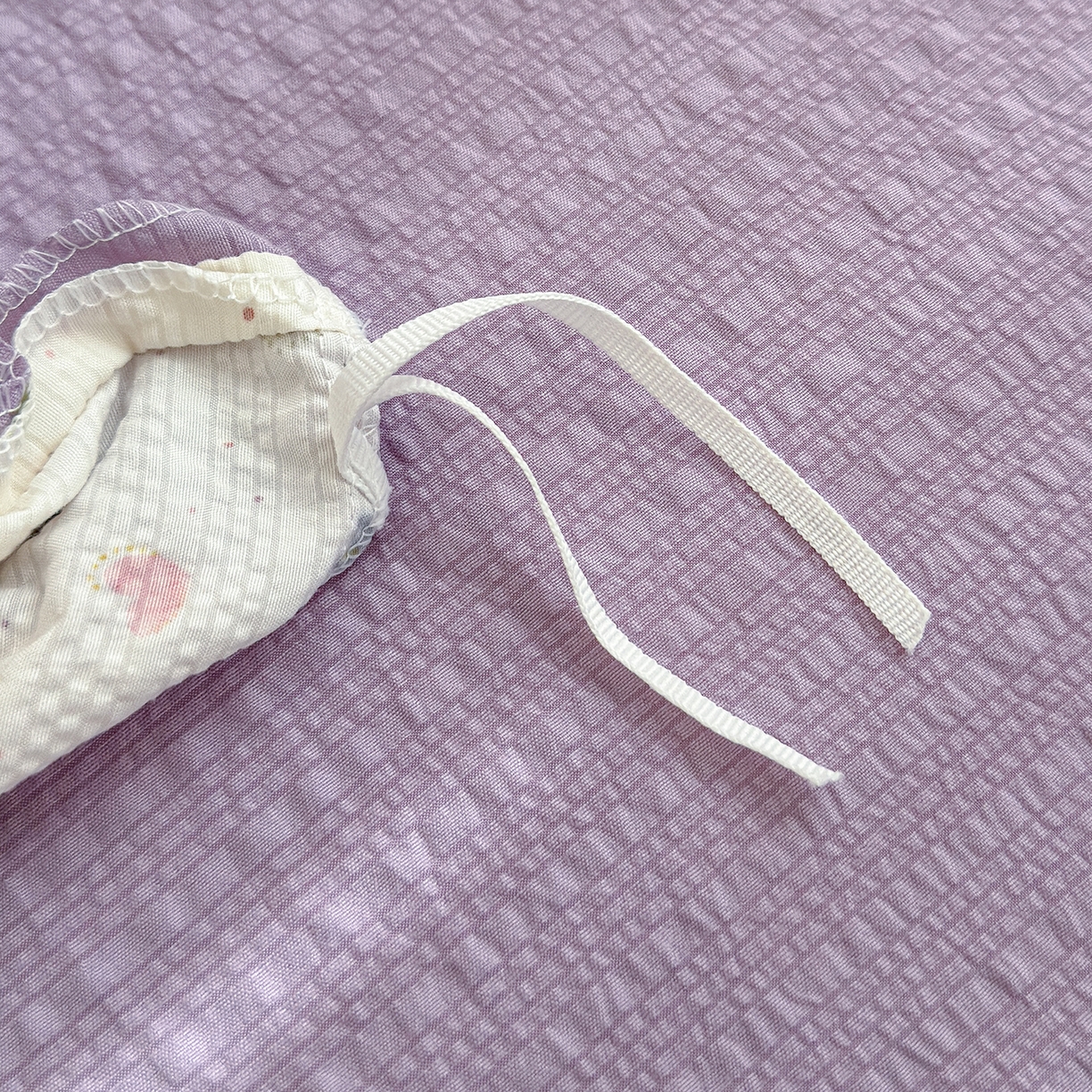 91家纺网 家纺一手货源 找家纺 竹合家纺 2026春夏新品高克重A类泡芙纱泡泡皱皱纱四件套 爱心点点