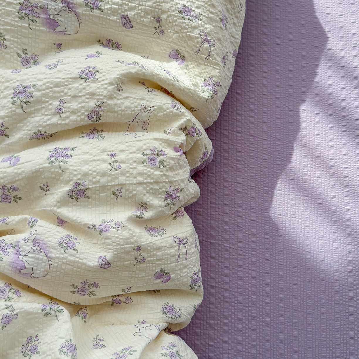 91家纺网 家纺一手货源 找家纺 竹合家纺 2026春夏新品高克重A类泡芙纱泡泡皱皱纱四件套 紫色花园