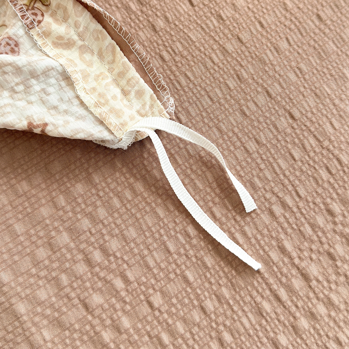 91家纺网 家纺一手货源 找家纺 竹合家纺 2026春夏新品高克重A类泡芙纱泡泡皱皱纱四件套 豹纹KT猫