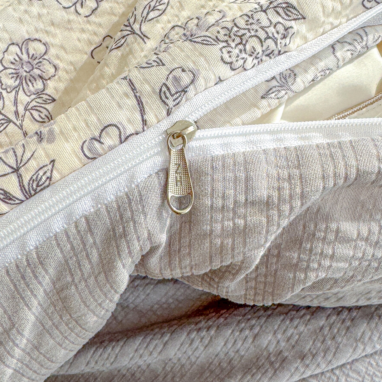 91家纺网 家纺一手货源 找家纺 竹合家纺 2026春夏新品高克重A类泡芙纱泡泡皱皱纱四件套 赫本印象