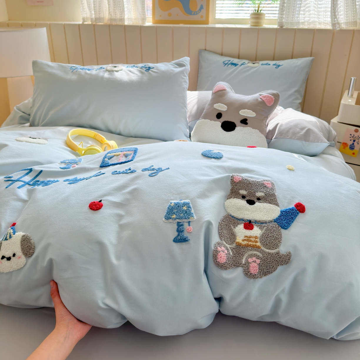 91家纺网 家纺一手货源 找家纺 优彩 2026新款全棉数码印花毛巾绣贴布绣四件套 甜心狗狗