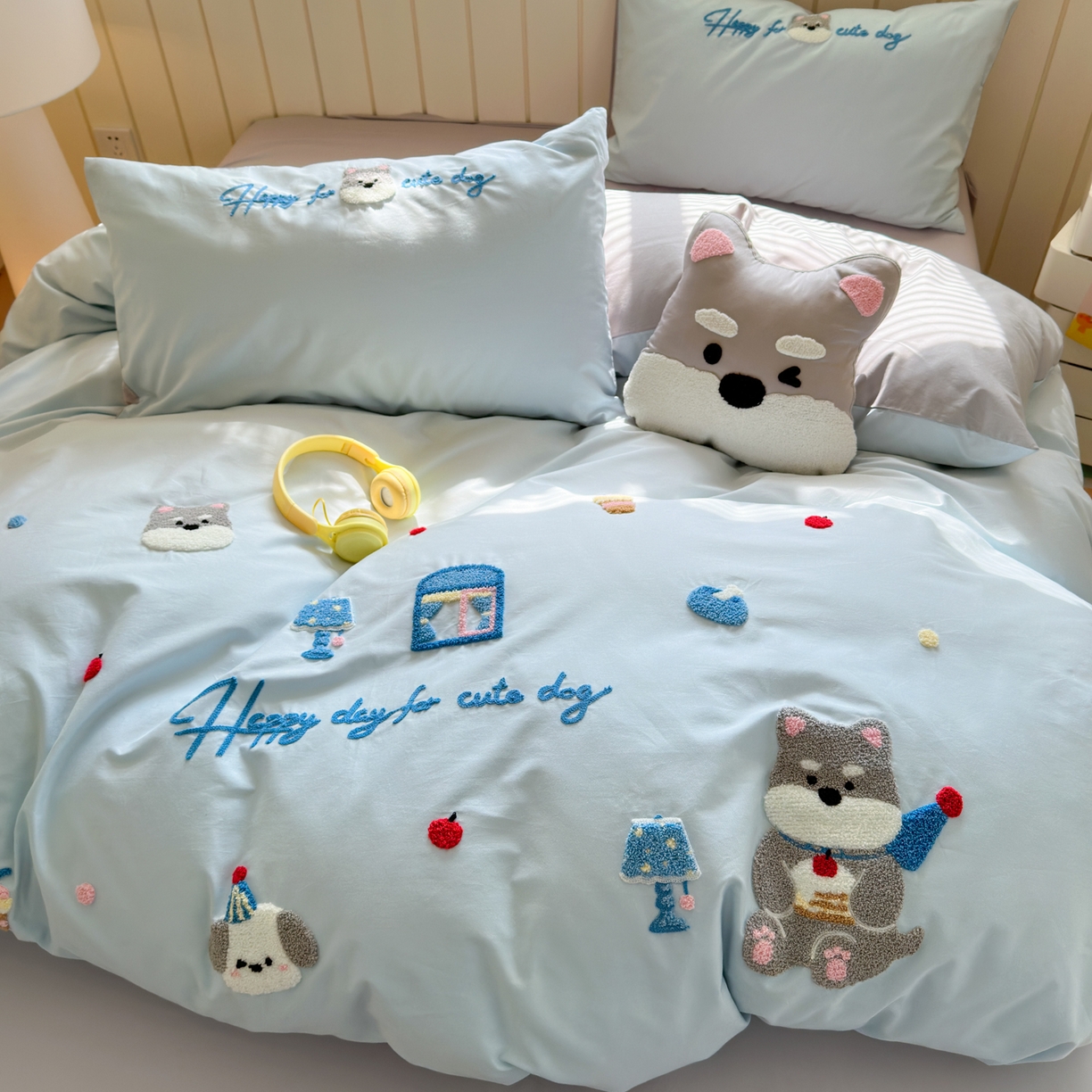 91家纺网 家纺一手货源 找家纺 优彩 2026新款全棉数码印花毛巾绣贴布绣四件套 甜心狗狗