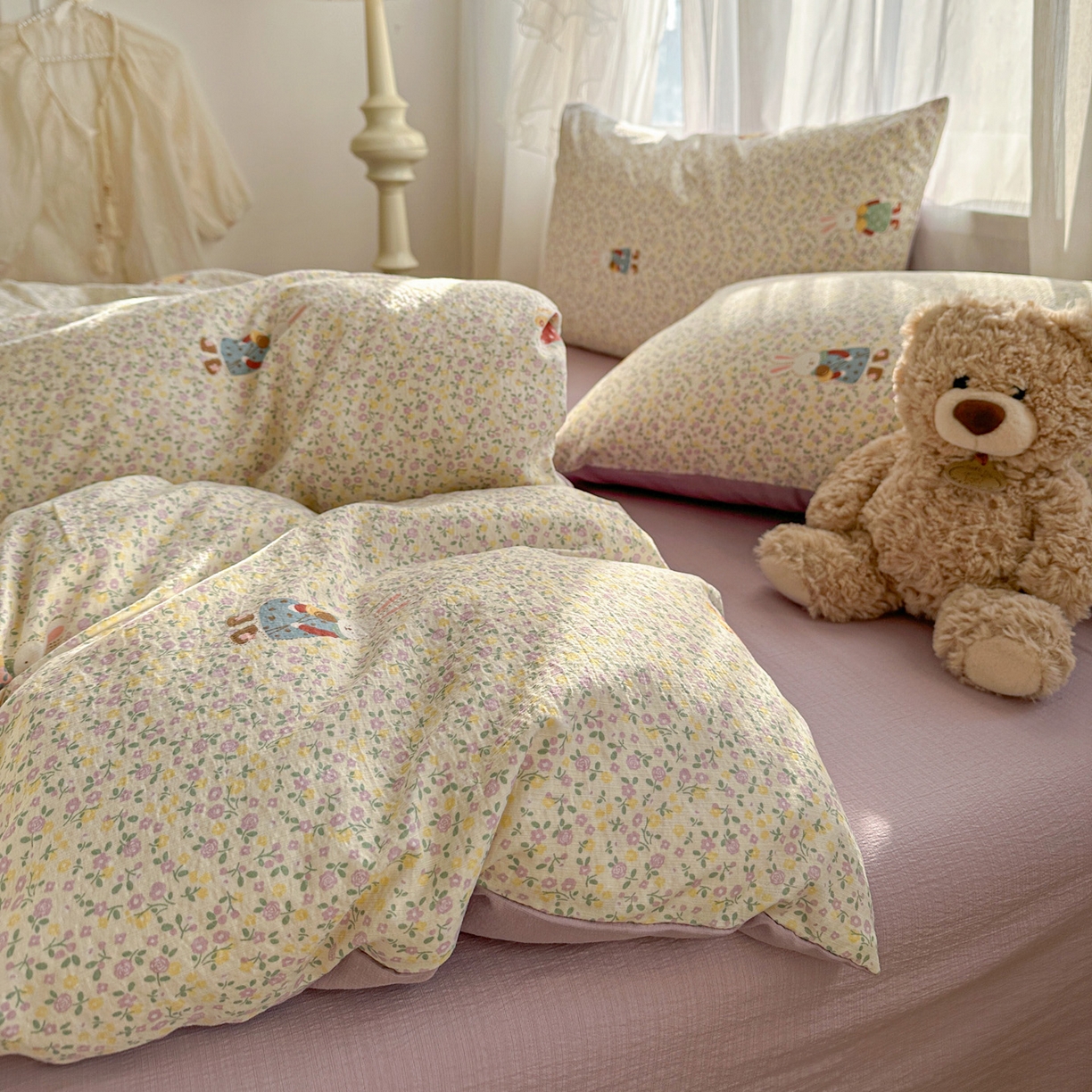 91家纺网 家纺一手货源 找家纺 赫然家纺 2026春夏新款云感皱皱纱四件套套件 花海兔