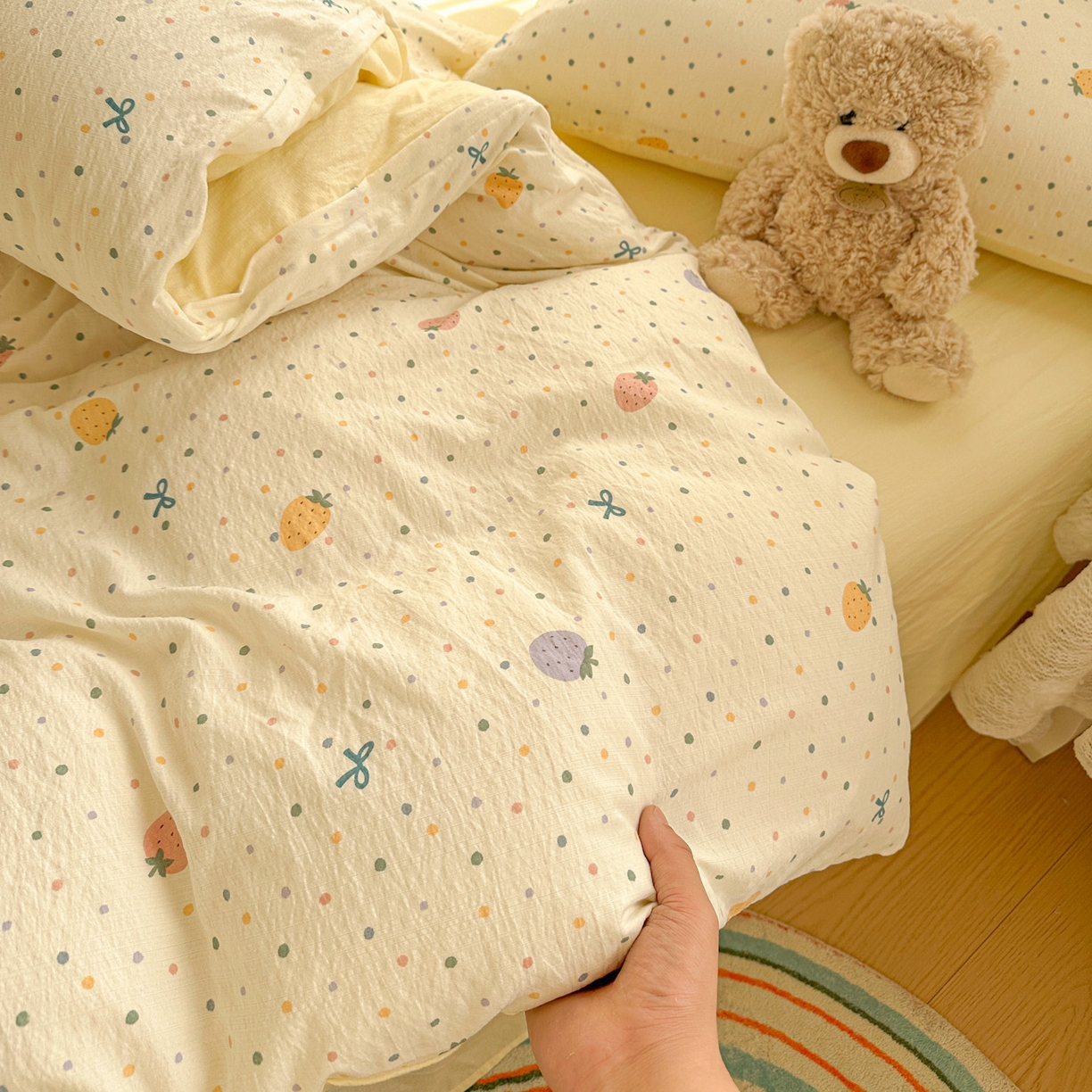 91家纺网 家纺一手货源 找家纺 赫然家纺 20226春夏新款云感皱皱纱单被套 被套单件 草莓多多