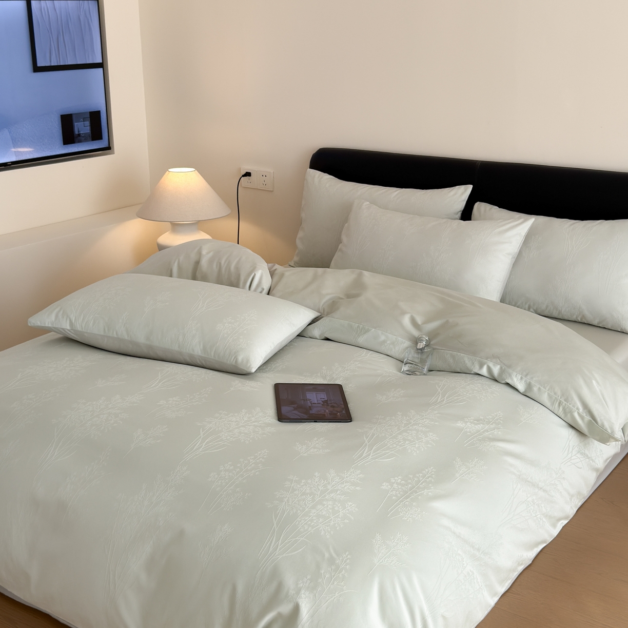 91家纺网 家纺一手货源 找家纺 优彩 2026春夏新款60支浮雕提花全棉纯棉四件套 清风颂雅