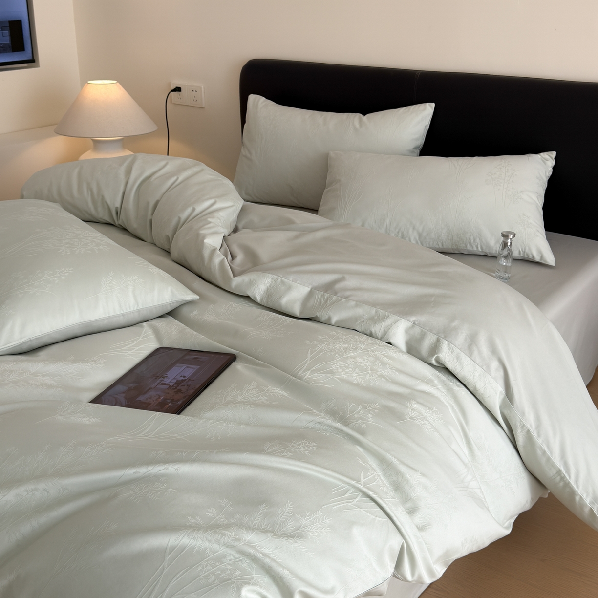 91家纺网 家纺一手货源 找家纺 优彩 2026春夏新款60支浮雕提花全棉纯棉四件套 清风颂雅