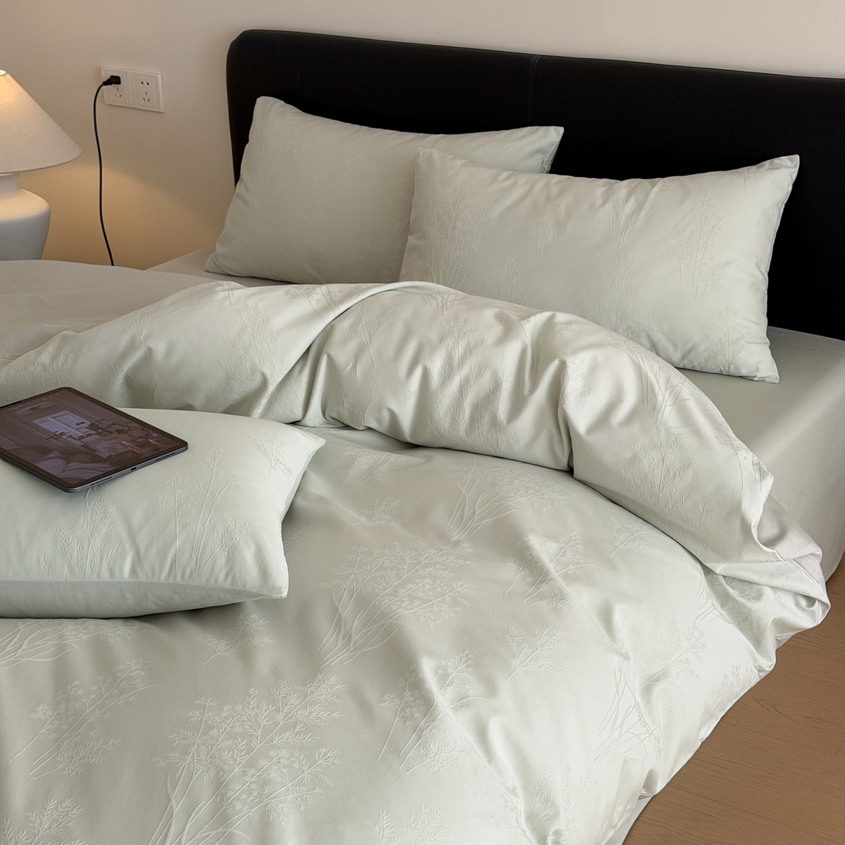 91家纺网 家纺一手货源 找家纺 优彩 2026春夏新款60支浮雕提花全棉纯棉四件套 清风颂雅