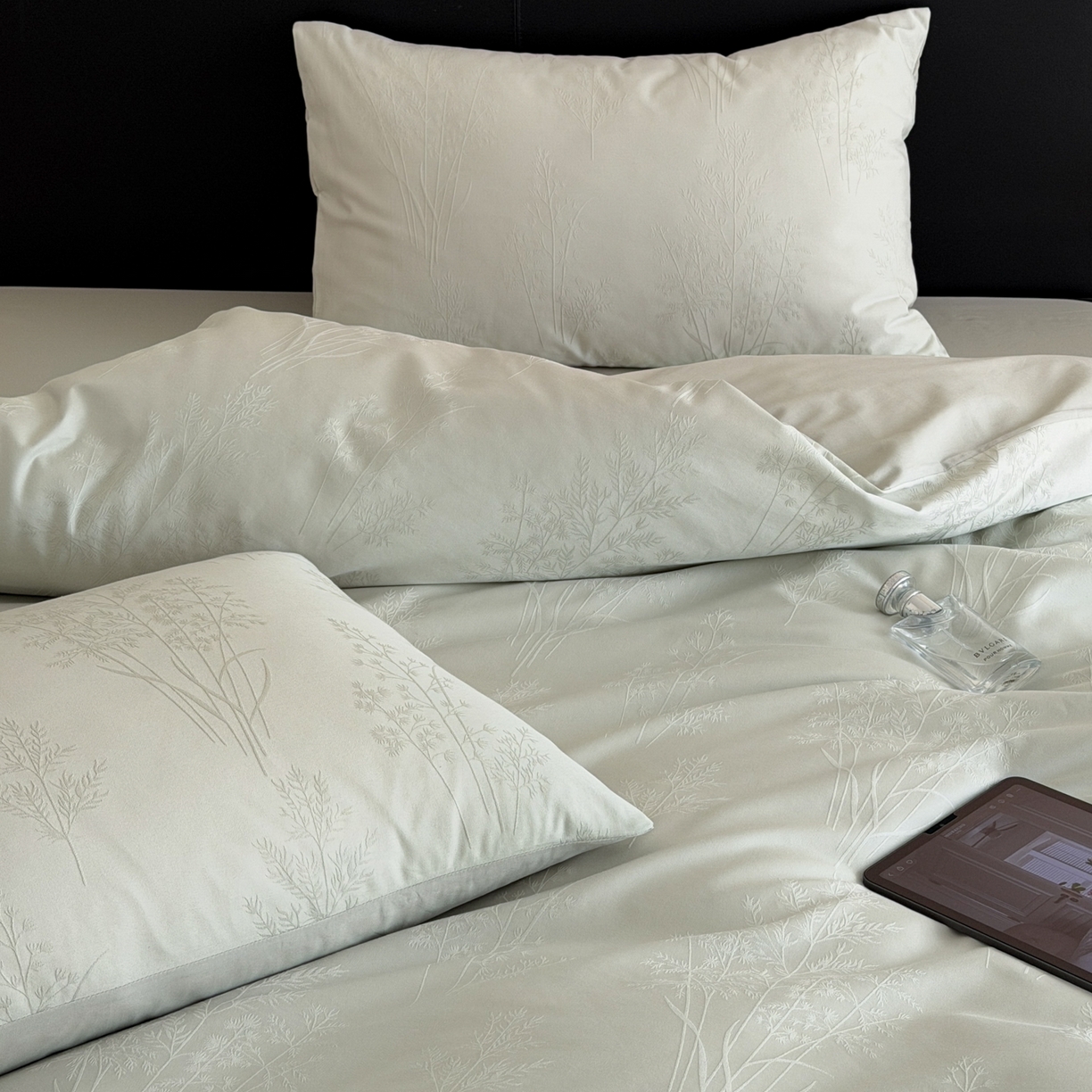 91家纺网 家纺一手货源 找家纺 优彩 2026春夏新款60支浮雕提花全棉纯棉四件套 清风颂雅