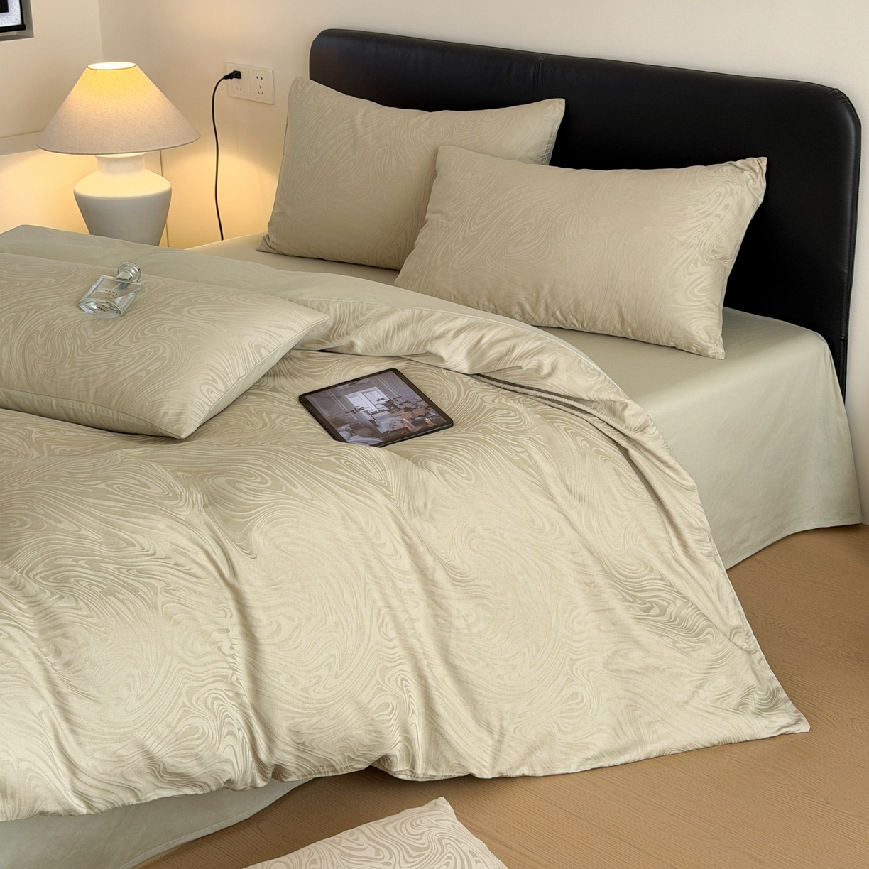 91家纺网 家纺一手货源 找家纺 优彩 2026春夏新款60支浮雕提花全棉纯棉四件套 流光