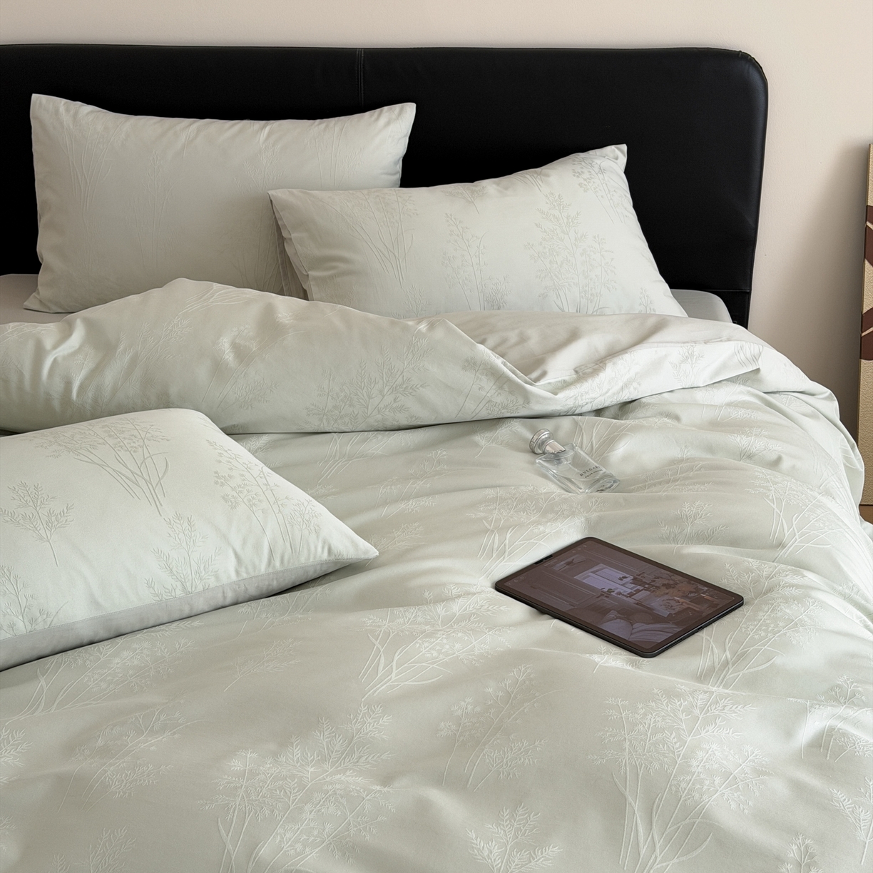 91家纺网 家纺一手货源 找家纺 优彩 2026春夏新款60支浮雕提花全棉纯棉四件套 清风颂雅