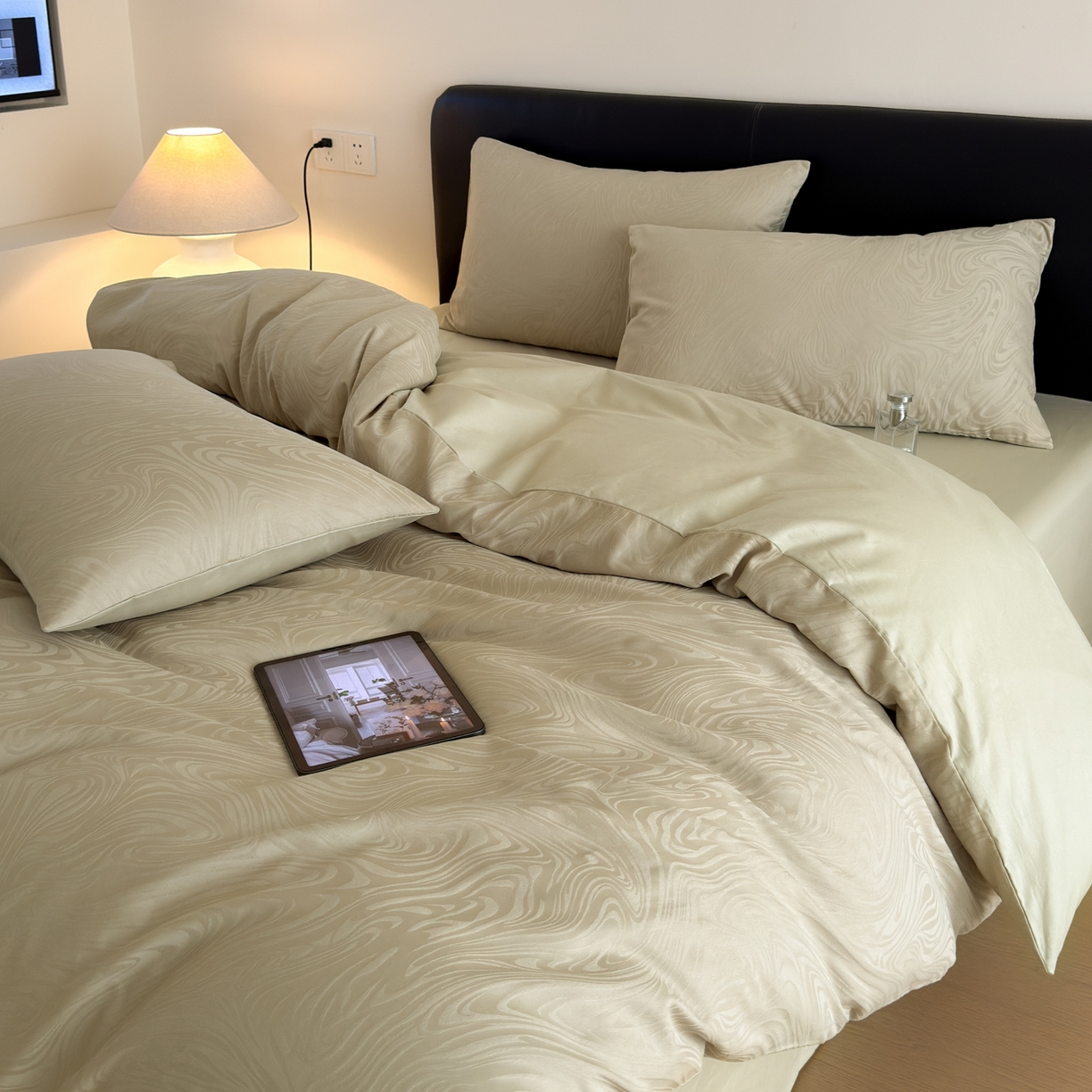 91家纺网 家纺一手货源 找家纺 优彩 2026春夏新款60支浮雕提花全棉纯棉四件套 流光