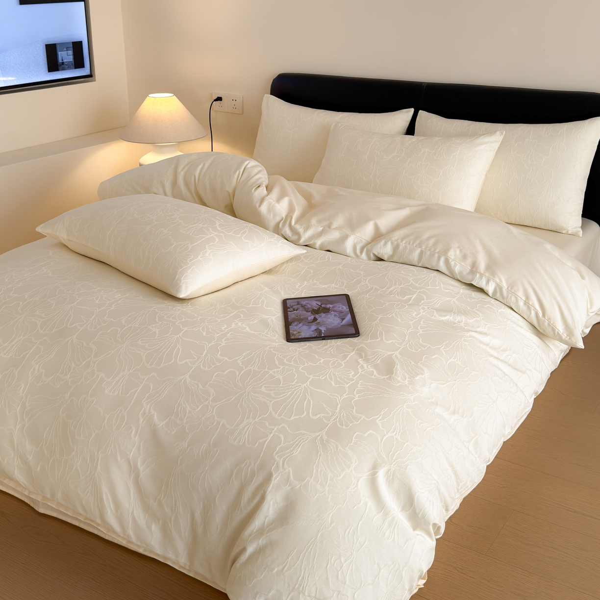 91家纺网 家纺一手货源 找家纺 优彩 2026春夏新款60支浮雕提花全棉纯棉四件套 山间雾-奶油白