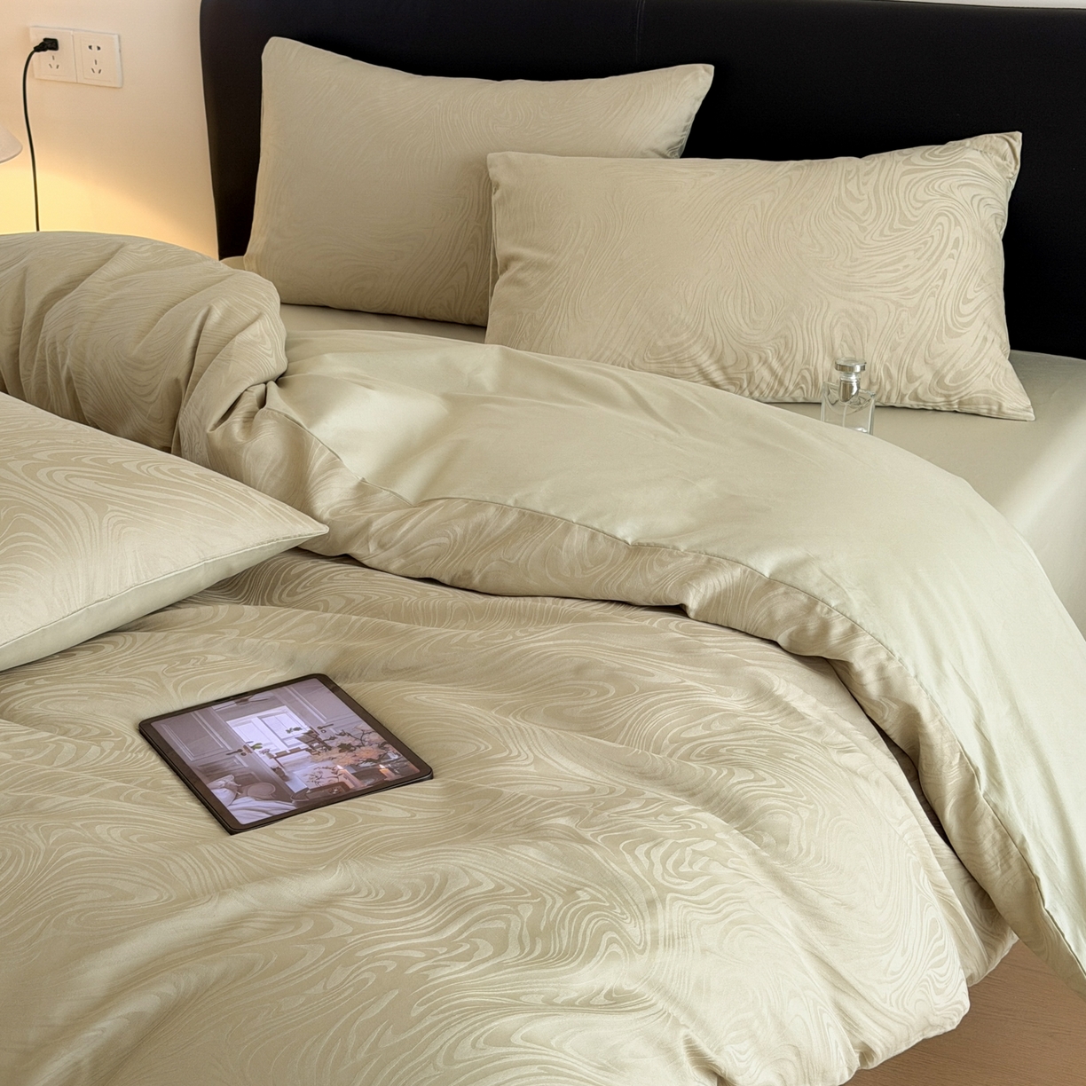 91家纺网 家纺一手货源 找家纺 优彩 2026春夏新款60支浮雕提花全棉纯棉四件套 流光