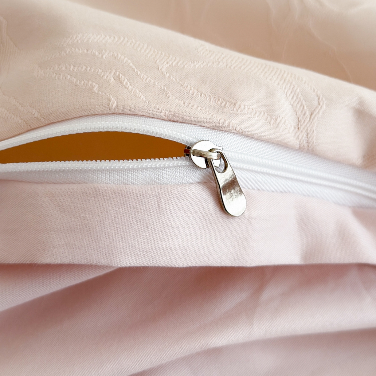 91家纺网 家纺一手货源 找家纺 优彩 2026春夏新款60支浮雕提花全棉纯棉四件套 山间雾-粉