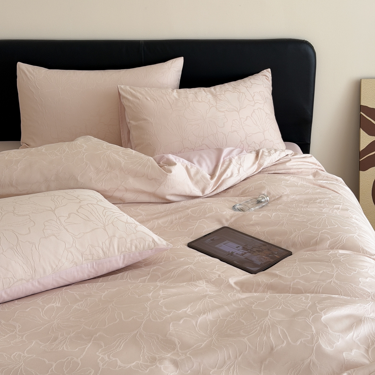 91家纺网 家纺一手货源 找家纺 优彩 2026春夏新款60支浮雕提花全棉纯棉四件套 山间雾-粉