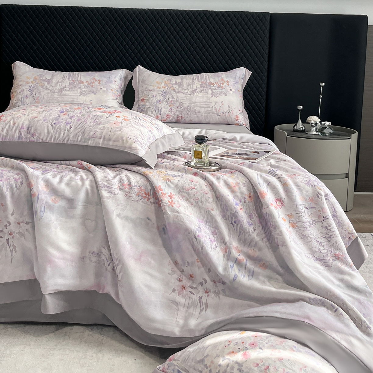 91家纺网 家纺一手货源 找家纺 迷尚家居 2026新款夏被100%莱赛尔数码印花夏被四件套50支天丝夏被 春野序紫-夏被款