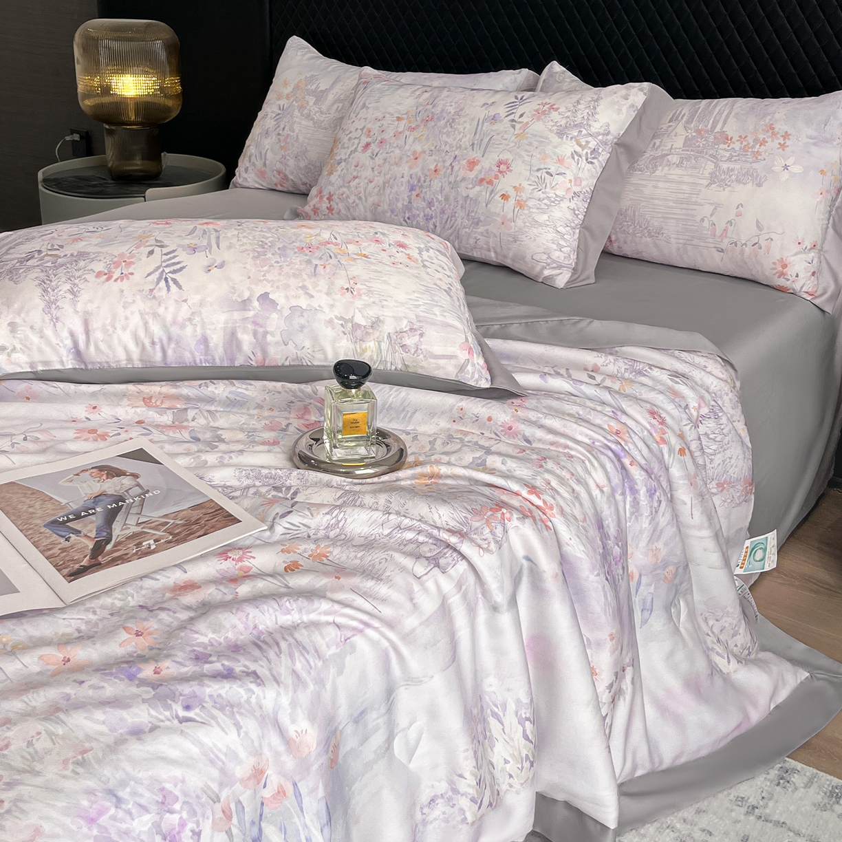 91家纺网 家纺一手货源 找家纺 迷尚家居 2026新款夏被100%莱赛尔数码印花夏被四件套50支天丝夏被 春野序紫-夏被款