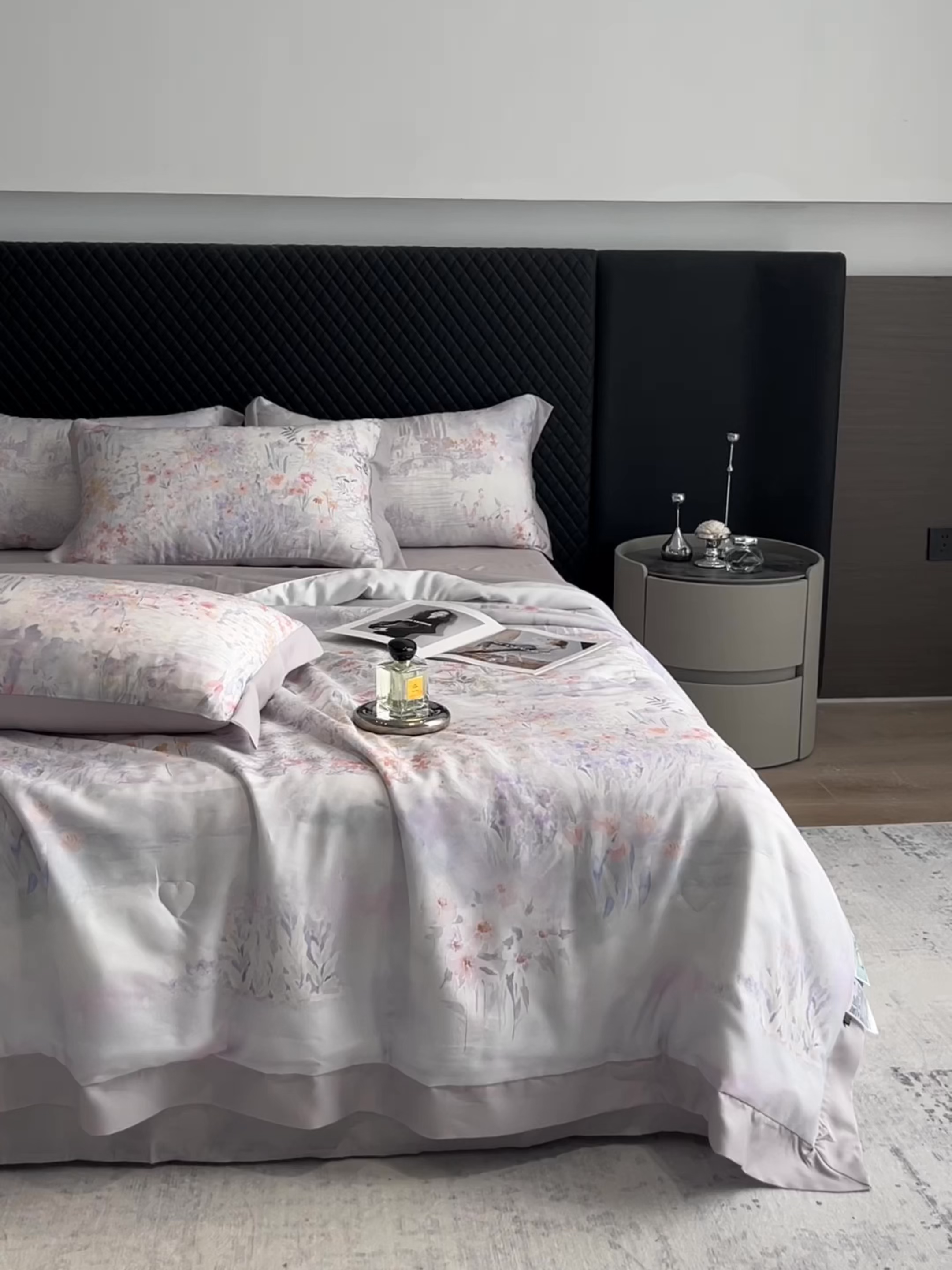 91家纺网 家纺一手货源 找家纺 迷尚家居 2026新款夏被100%莱赛尔数码印花夏被四件套50支天丝夏被 春野序紫-夏被款