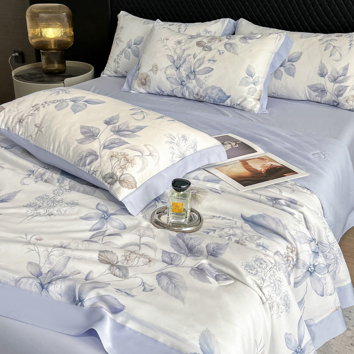 91家纺网 家纺一手货源 找家纺 迷尚家居 2026新款夏被100%莱赛尔数码印花夏被四件套50支天丝夏被 春溢然-夏被款