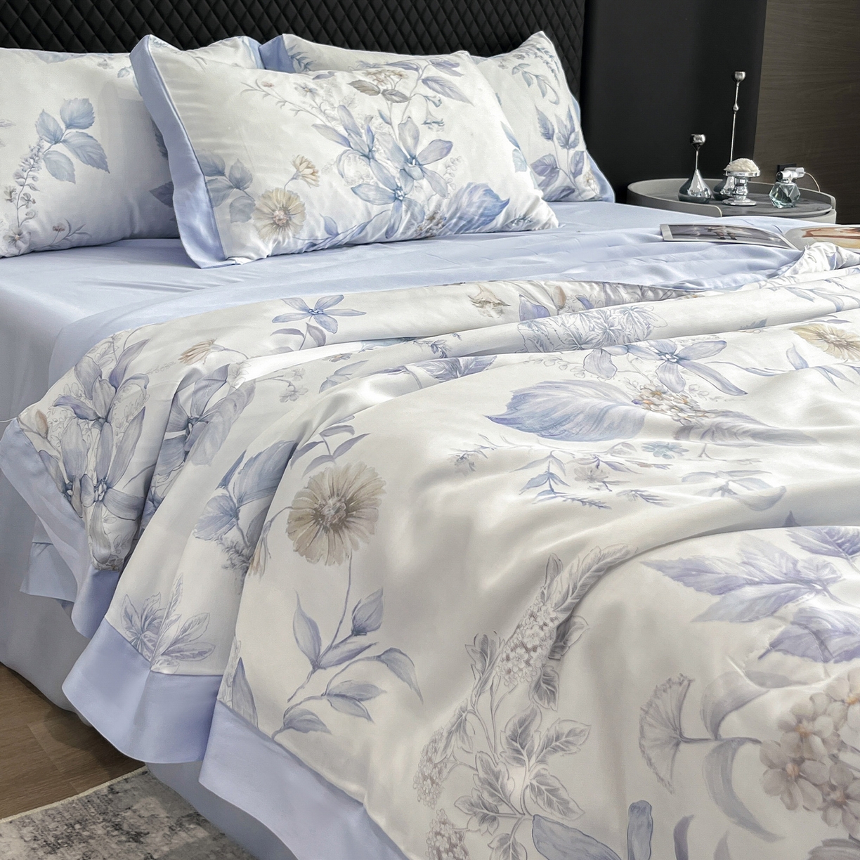 91家纺网 家纺一手货源 找家纺 迷尚家居 2026新款夏被100%莱赛尔数码印花夏被四件套50支天丝夏被 春溢然-夏被款