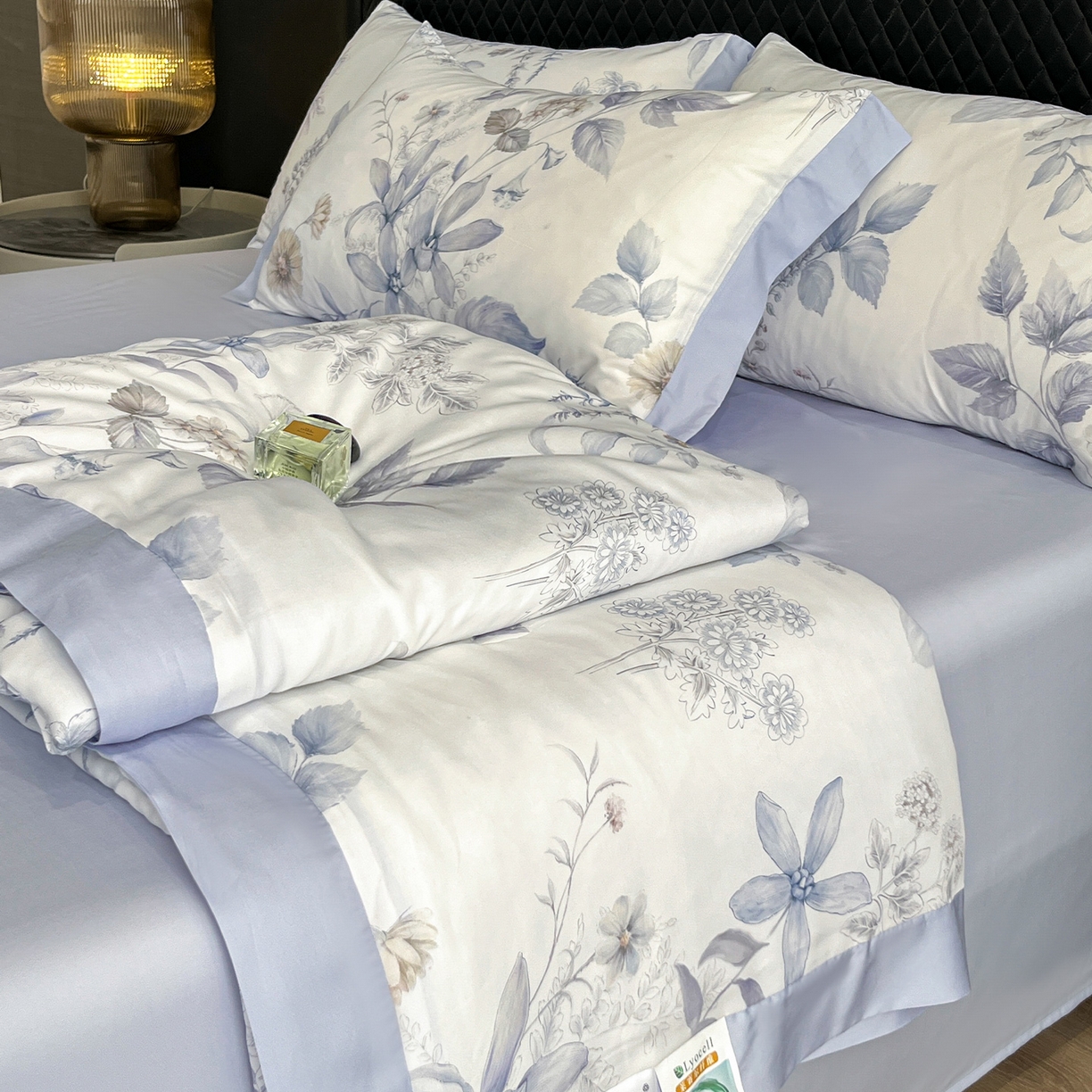 91家纺网 家纺一手货源 找家纺 迷尚家居 2026新款夏被100%莱赛尔数码印花夏被四件套50支天丝夏被 春溢然-夏被款