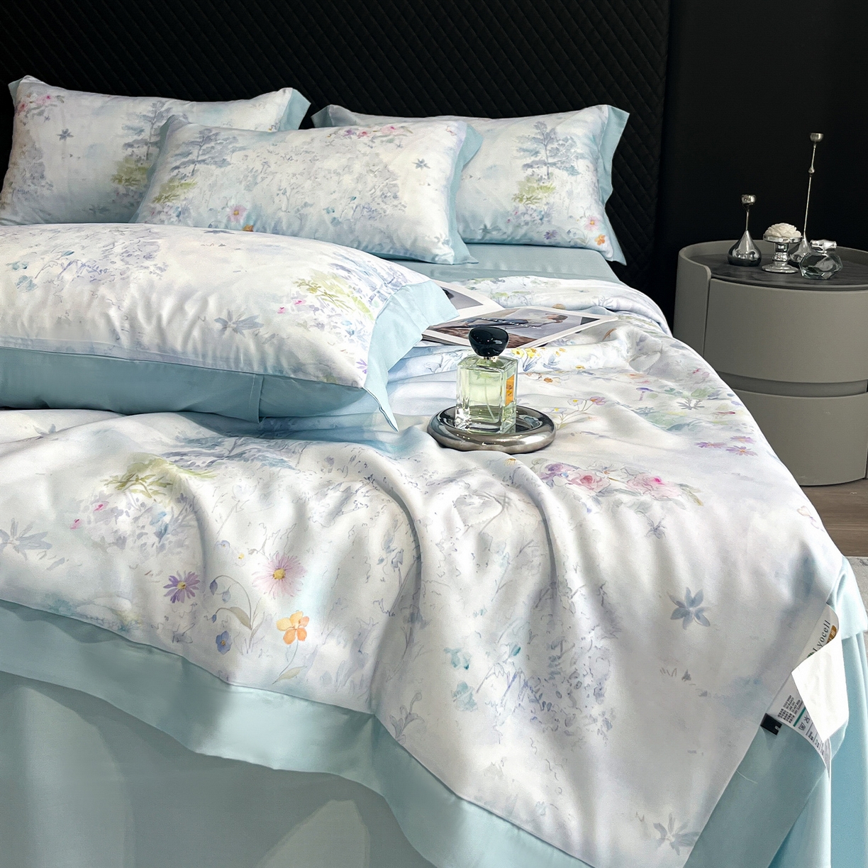 91家纺网 家纺一手货源 找家纺 迷尚家居 2026新款夏被100%莱赛尔数码印花夏被四件套50支天丝夏被 蝶漫柔境蓝-夏被款