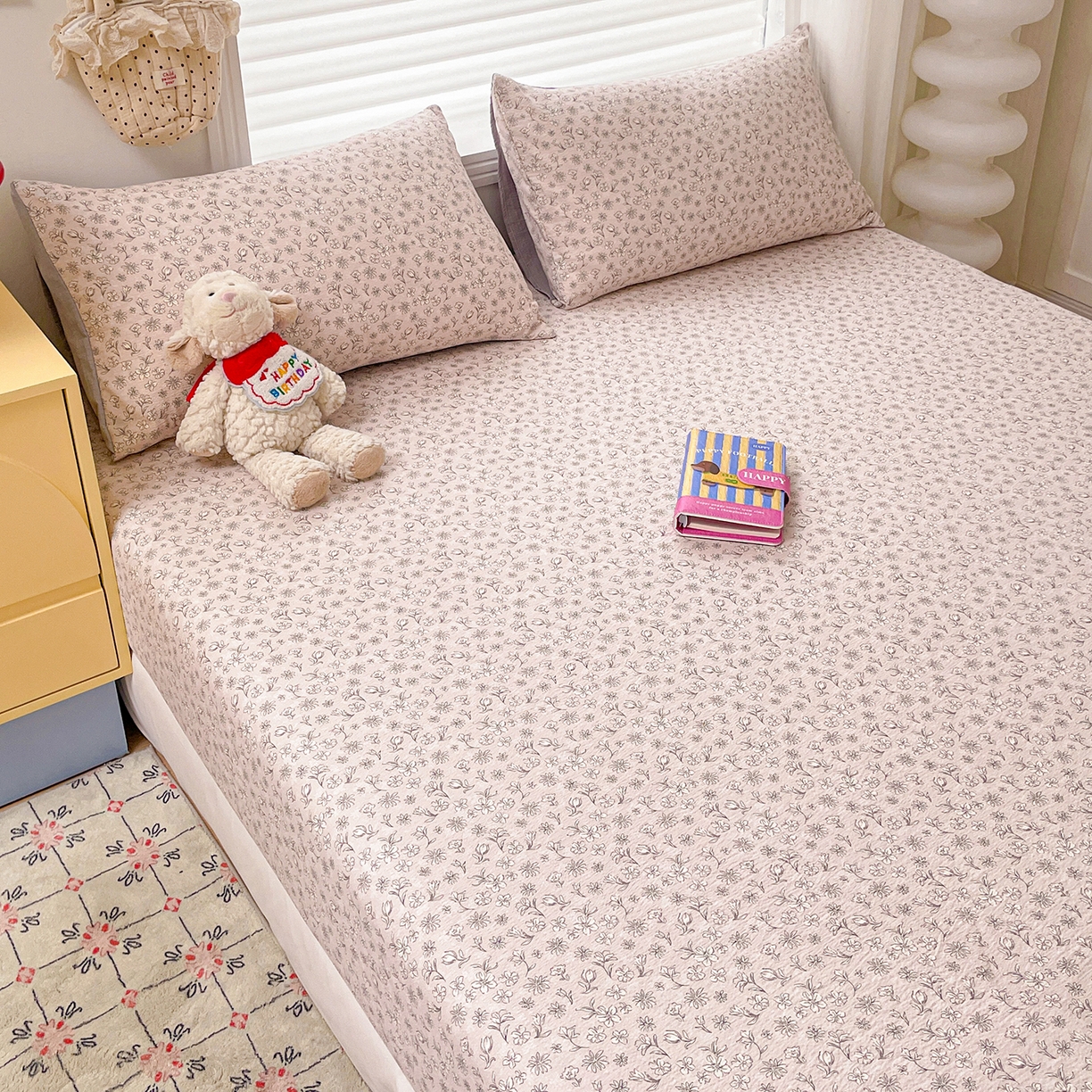 91家纺网 家纺一手货源 找家纺 立森 2026春夏新款云感皱皱纱泡芙纱床笠单枕套系列-叠拍图 花畔里