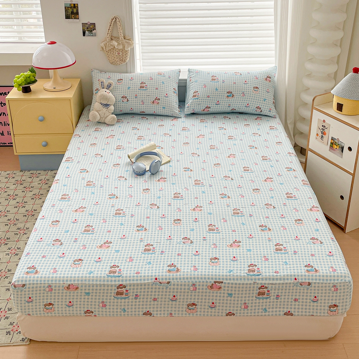 91家纺网 家纺一手货源 找家纺 立森 2026春夏新款云感皱皱纱泡芙纱床笠单枕套系列-叠拍图 蓝格蛋糕熊