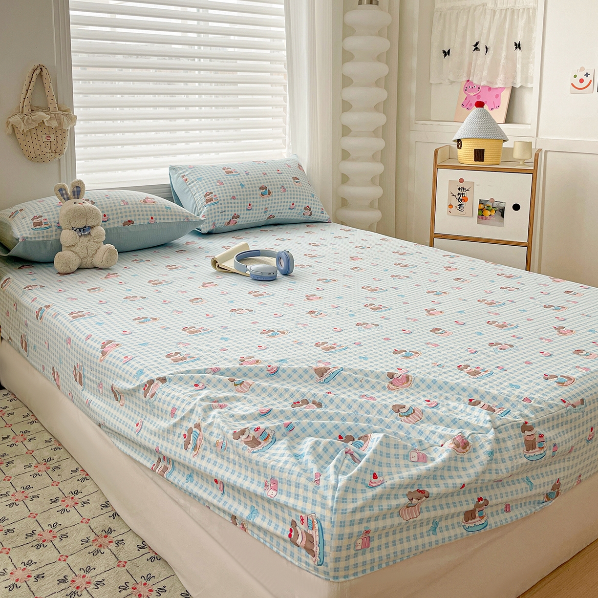 91家纺网 家纺一手货源 找家纺 立森 2026春夏新款云感皱皱纱泡芙纱床笠单枕套系列-叠拍图 蓝格蛋糕熊