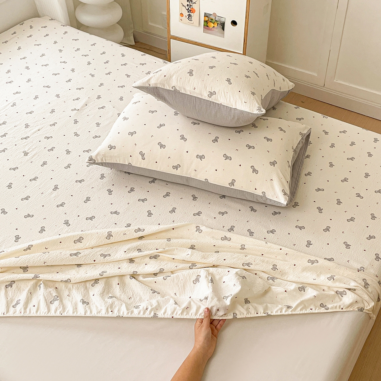 91家纺网 家纺一手货源 找家纺 立森 2026春夏新款云感皱皱纱泡芙纱床笠单枕套系列-叠拍图 萌萌小象
