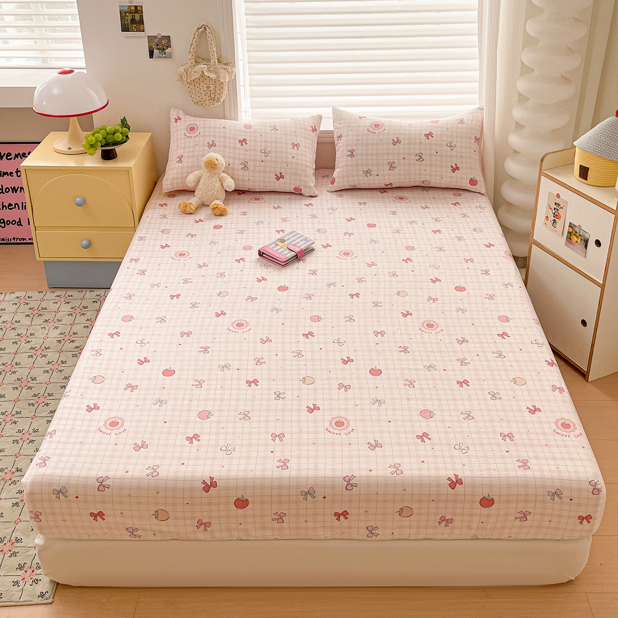 91家纺网 家纺一手货源 找家纺 立森 2026春夏新款云感皱皱纱泡芙纱床笠单枕套系列-叠拍图 蜜桃草莓